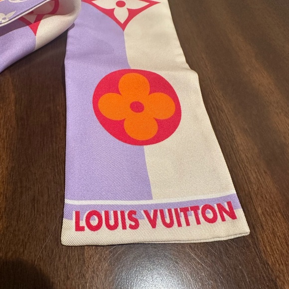 LOUIS VUITTON SCARF MONOGRAM SILK BLACK LOGO BEANIE M77675 NEW - Picture 9 of 13